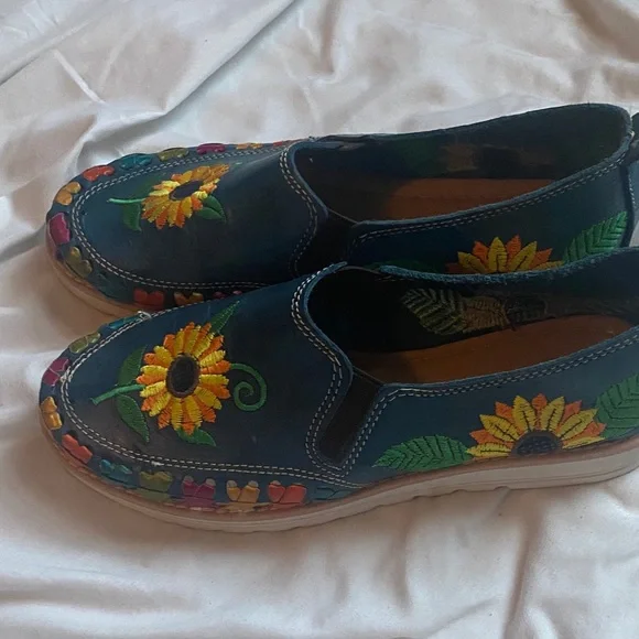 Embroidered Blue Slip-On Shoes - Picture 2 of 8